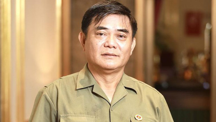 Trong quá trình làm việc, ông Nguyễn Hữu Đường được giao phụ trách một tổ gồm 100 người vận chuyển bia cho các cơ quan. Nhờ công việc này ông kiếm được số tiền kha khá. Ảnh: Internet