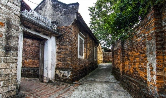 Được mệnh danh là một trong những ngôi làng cổ nhất miền Bắc, làng cổ Đường Lâm có tới 956 nhà cổ. Nhiều ngôi nhà tuổi đời xấp xỉ 300 - 400 năm. Ảnh: Daidoanket