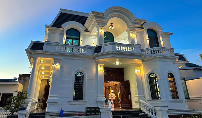 Qua loạt ảnh có thể thấy, biệt thự báo hiếu cha mẹ của Văn Toàn bề thế khiến nhiều người ngưỡng mộ.