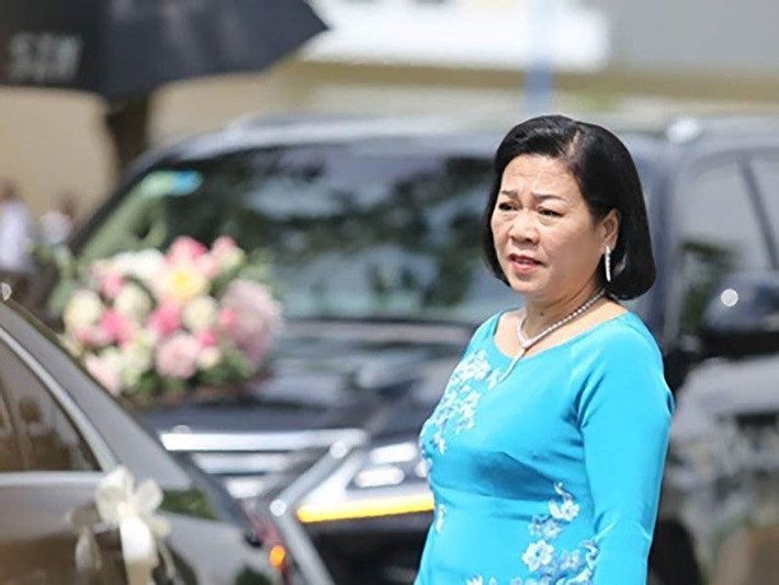 Gây dựng sự nghiệp từ hai bàn tay trắng, bà Dương Thanh Thủy khiến nhiều người ngưỡng mộ. Từ năm 2015, bà dần chuyển giao quyền lực và trọng trách gánh vác tập đoàn cho con trai cả là doanh nhân Nguyễn Trung Tín. Ảnh: Internet