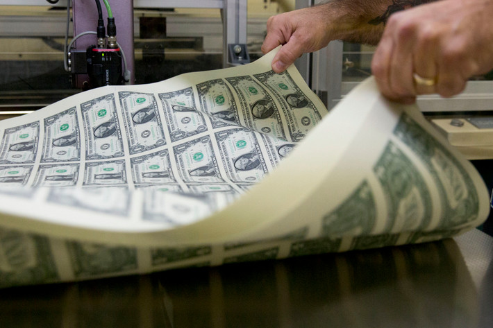 BEP có khoảng 2.700 nhân viên, làm việc tập trung suốt ngày đêm. Ảnh: Bloomberg