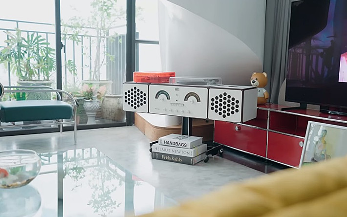 Từng ghé thăm nhà của Cô Em Trendy Khánh Linh, diễn viên Kiêng Hoàng cho biết cảm giác khi vào nhà là "toát lên đầy mùi tiền". Ảnh: FBNV