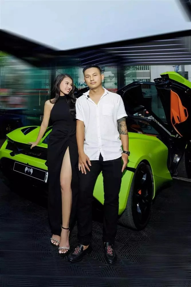 Theo giới chơi xe, trong một tháng “bà trùm” gia công mỹ phẩm Trương Thu đã “tậu” tới 4 chiếc siêu xe, trong đó phải kể đến siêu phẩm McLaren 720S đang làm “chấn động” tại nơi đất mũi Cà Mau. Ảnh: Dân Việt