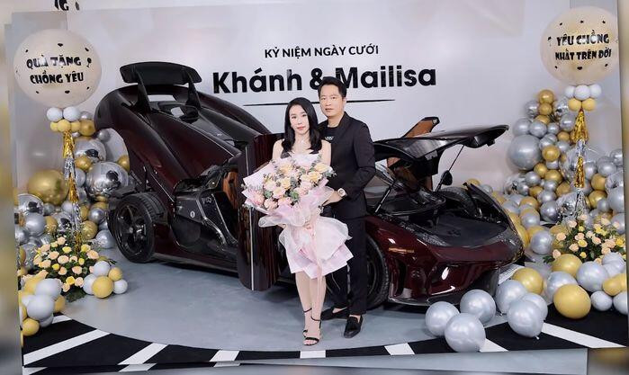 Nữ đại gia Sài Gòn từng khiến dân tình trầm trồ khi tặng chồng siêu xe 200 tỷ đồng nhân kỷ niệm ngày cưới. Đáng chú ý, siêu xe này chỉ được sản xuất đúng 80 chiếc. Ảnh: FBNV
