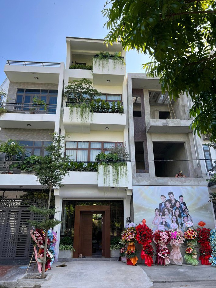 Mới đây, Quế Vân tổ chức tiệc tân gia hoành tráng tại Bắc Giang với sự góp mặt của dàn sao đình đám.