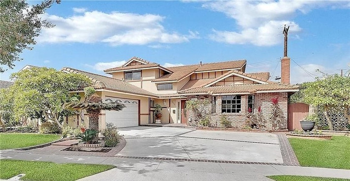 Năm ngoái, Thuý Nga mua thêm ngôi nhà mới giá hơn 1,2 triệu USD (khoảng 28 tỷ đồng) tại bang California, Mỹ để thuận tiện cho con gái đi học.