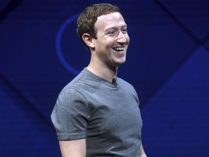 Năm 2018, theo tính toán của Business Insider, Mark Zuckerberg kiếm được xấp xỉ 1,7 triệu USD mỗi giờ. Ảnh: AP