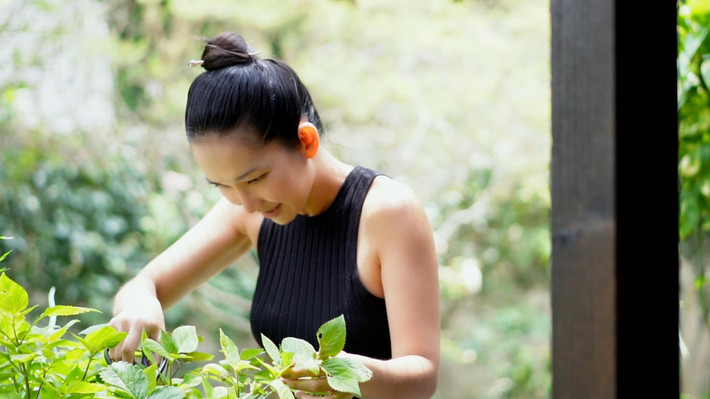 Nữ diễn viên cho rằng, cuộc đời không gì bằng tự mình lao động và nhìn thành quả. Ảnh: FB Kim Hiền