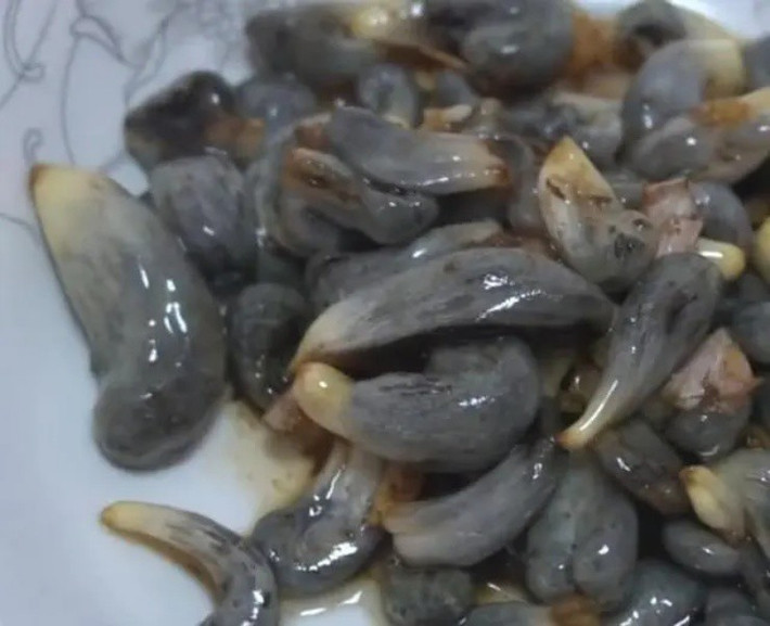 Sau khi được chế biến, huitlacoche chuyển sang màu đen và hơi sền sệt. Ảnh: Native
