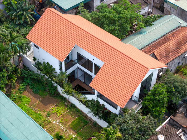 Theo đó, căn nhà được xây theo cấu trúc hình chữ U. Ảnh: Triệu Chiến
