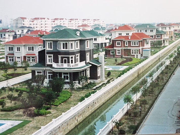Khoảng một phần ba nguồn thu của làng Hoa Tây đến từ ngành sắt thép. Hoa Tây nhập khẩu nguyên liệu thô từ Ấn Độ và Brazil, sau đó xuất khẩu sản phẩm sang hơn 40 quốc gia trên thế giới. Ảnh: BI
