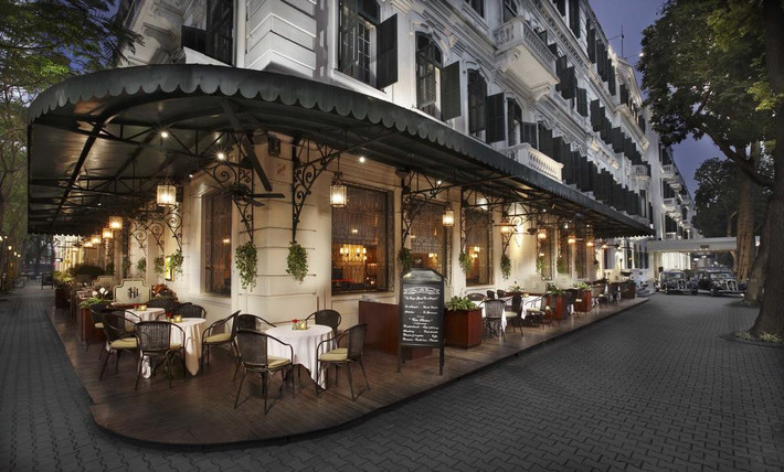 Khách sạn Metropole Hà Nội (gọi đầy đủ là Sofitel Legend Metropole Hà Nội) nằm ở số 15 Ngô Quyền (Hà Nội) do hai nhà đầu tư người Pháp là André Ducamp và Gustave-Émile Dumoutier xây dựng và đưa vào hoạt động từ năm 1901.