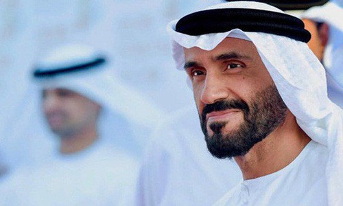 Để ngăn cổ động viên Qatar vào cổ vũ trận bán kết Asian Cup 2019 ngày 29/1 vừa qua, Hoàng tử UAE Sheikh Nahyan bin Zayed đã quyết định bao trọn toàn bộ khán đài. Ảnh: Urdupoint.