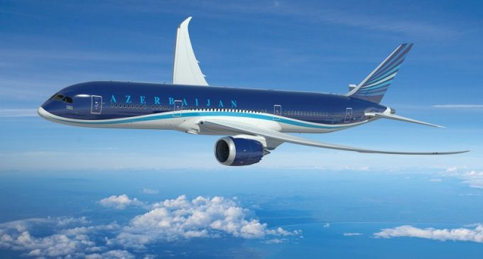Boeing 787-9 Dreamliner có chiều dài sải cánh tương tự Boeing 787-8 nhưng thân được kéo dài và gia cường thêm 6,1 m (tổng chiều dài của nó là 62,7m) trọng tải cất cánh tối đa 253.000 kg. Ảnh: Airways Magazine.