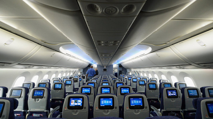Máy bay có sức 280 hành khách theo thiết lập 3 hạng ghế. Tầm bay của Boeing 787-9 vào khoảng 15.400 km. Ảnh: NPR.