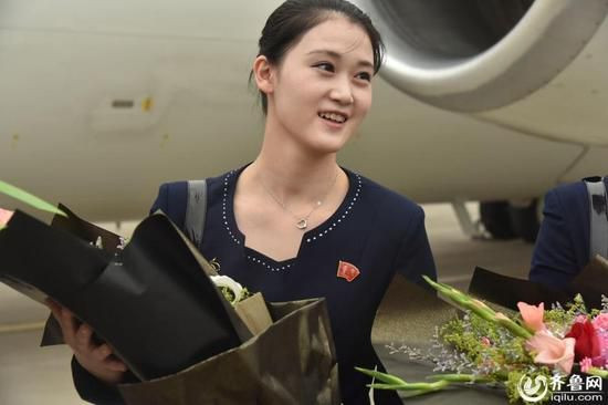 Trang phục mới hợp trời thang giúp nữ tiếp viên của AirKoryo trông hiện đại hơn. Ảnh: Sina.