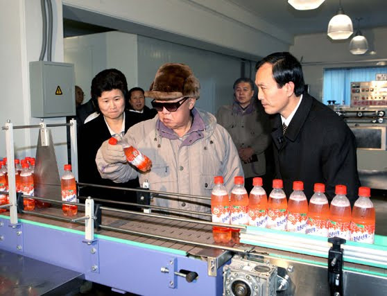 Dưới thời của nhà lãnh đạo Kim Jong-un, các mặt hàng được dán nhãn sản xuất tại Triều Tiên ngày càng phổ biến. Ảnh: Mattalltrades.