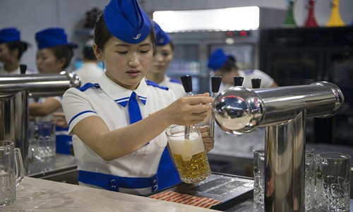 Họ cũng có sở thích uống rượu sâm banh đắt tiền và bia sang trọng.