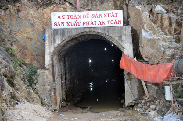 Hiện công trình hầm thủy điện Đạ Dâng đã bị cơ quan chức năng tạm đình chỉ thi công để cơ quan khám nghiệm, điều tra nguyên nhân sự cố sập hầm.