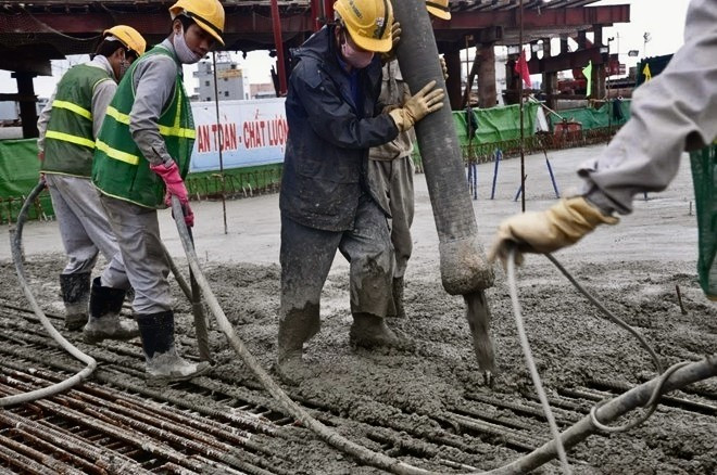 Tại lễ hợp long vòng xuyến tầng 1, hơn 800 m3 bê tông đã được đổ.