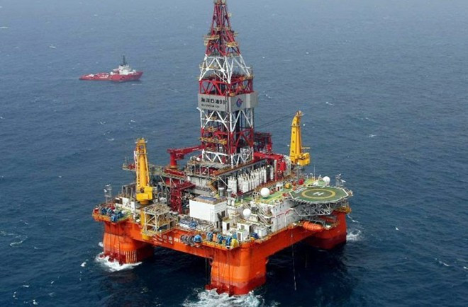 Trung Quốc hạ đặt giàn khoan trái phép tại vùng biển Việt Nam. Hồi đầu tháng 5, Trung Quốc ngang nhiên đưa giàn khoan nước sâu Hải Dương 981 cùng hơn 100 tàu vũ trang, tàu quân sự và máy bay hộ tống đi vào vùng biển Việt Nam và đã hạ đặt trái phép giàn khoan này tại vị trí nằm sâu trên 80 hải lý trong thềm lục địa và vùng đặc quyền kinh tế của Việt Nam, vi phạm Công ước Liên Hợp Quốc về Luật biển 1982.