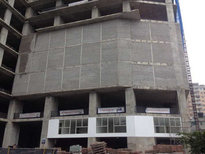 Hiện chung cư đã xây đến tầng 47, hoàn thiện chia vách đến tầng 35, chuẩn bị hoàn thiện mặt ngoài khối trung tâm thương mại.