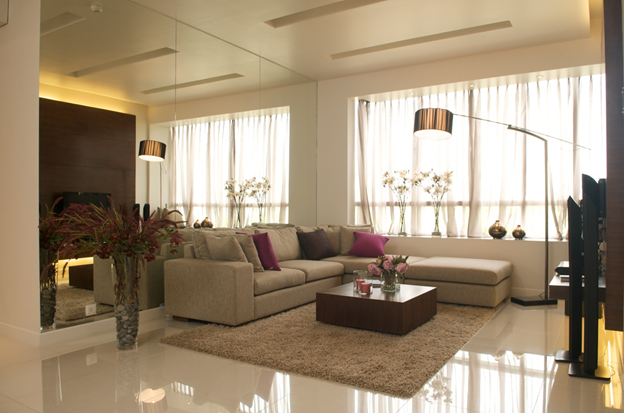 Ảnh thực tế phòng khách một căn hộ tại Khu đô thị Sunrise City. Nơi đây có không gian sống hiện đại, văn minh, riêng tư và an toàn như an ninh được đảm bảo với hệ thống camera quan sát liên tục 24/24, bãi đậu xe rộng rãi, công viên cảnh quan, bể bơi ngoài trời, ngân hàng, chuỗi nhà hàng, quán cafe cao cấp, sân tennis, dịch vụ giải trí, chăm sóc sắc đẹp...