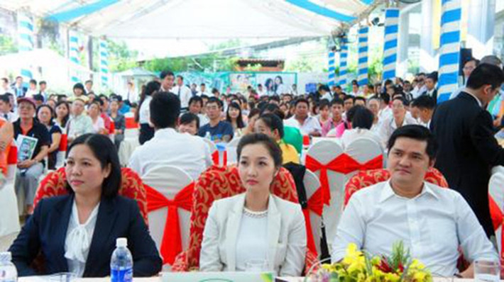 Nguyễn Ngọc Huyền My cũng là cổ đông lớn thứ hai, sau bà Như Loan tại QCGL với gần 39,4 triệu cổ phần, tương đương 14,3% vốn.