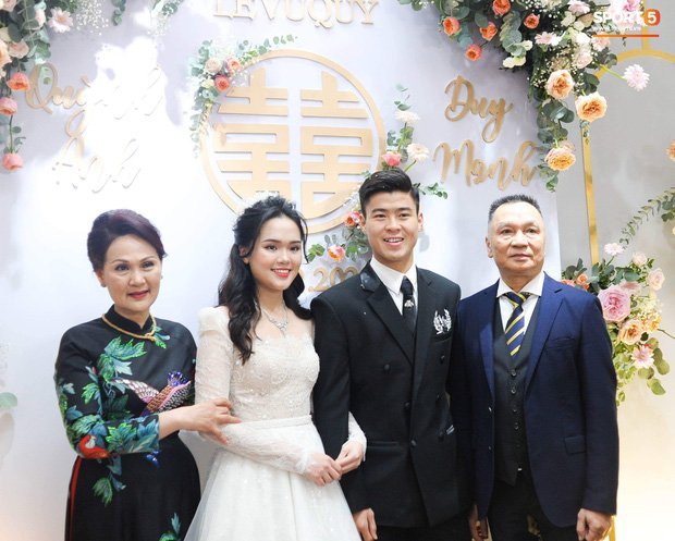 Sinh ra trong gia đình giàu có nhưng Quỳnh Anh đã sớm tự lập. Vợ trung vệ Duy Mạnh đang kiếm được nhiều tiền nhờ kinh doanh quần áo, mỹ phẩm. Ảnh: Vietnamnet.