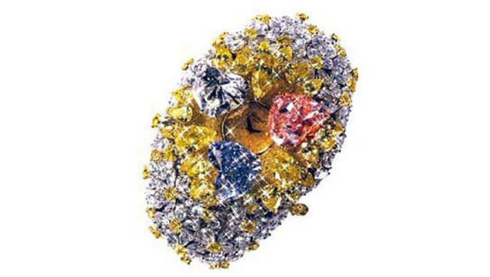Chiếc đồng hồ Chopard 201 Carat có giá 20 triệu euro (507,6 tỷ đồng) không phải là đồng hồ bình thường. Nó được trang trí với 874 viên kim cương với màu sắc độc đáo.