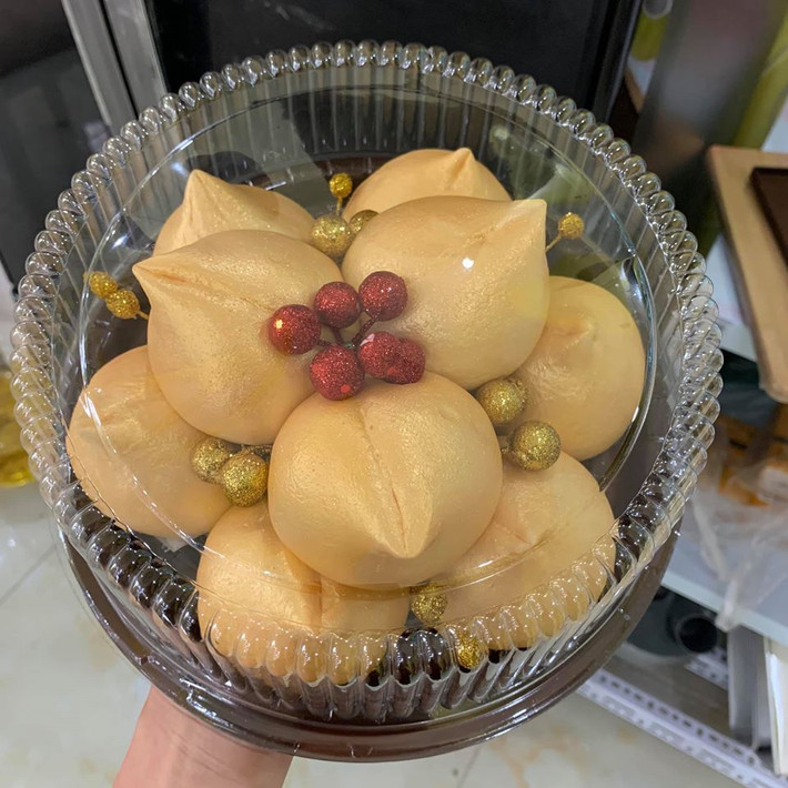 Từng gây sốt thị trường dịp Rằm tháng Giêng năm ngoái, năm nay bánh bao đào tiên tiếp tục được rao bán rầm rộ trên chợ mạng.