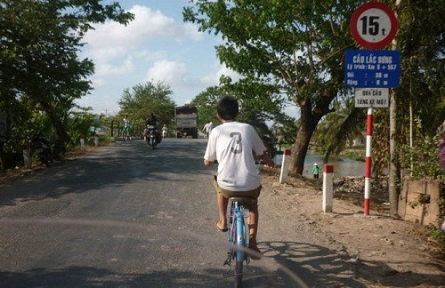 Cầu Lắc Bưng.