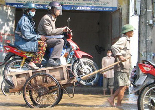 Giao thông mùa ngập lụt.