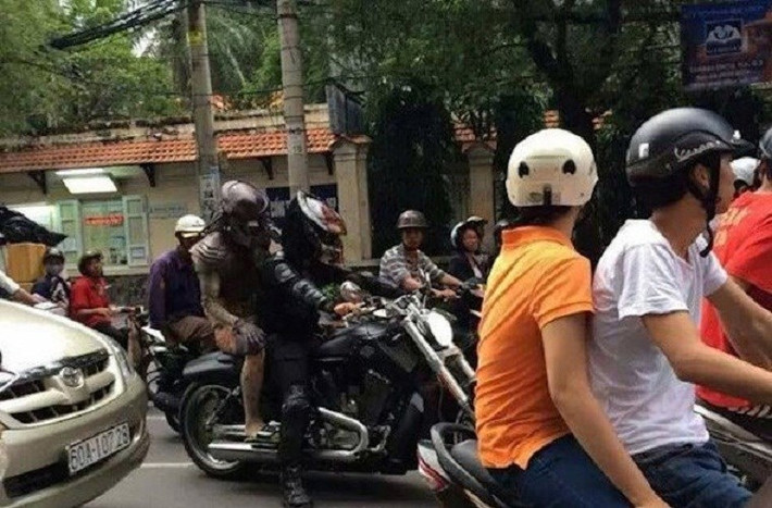 Người ngoài hành tinh tham gia giao thông trên đường phố Việt???