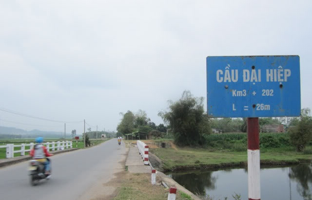 Chắc hẳn bất cứ ai đi qua đây không cần lo lắng vì sẽ có "đại hiệp" ra tay giúp đỡ.