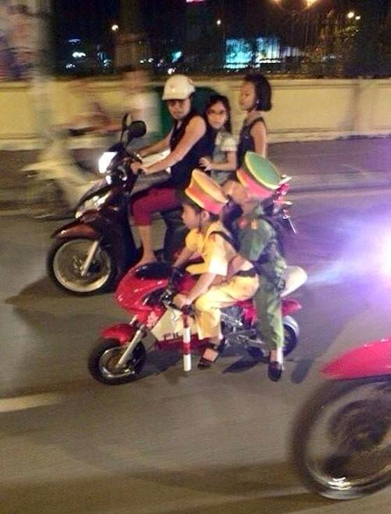 Cảnh sát giao thông phiên bản nhí.