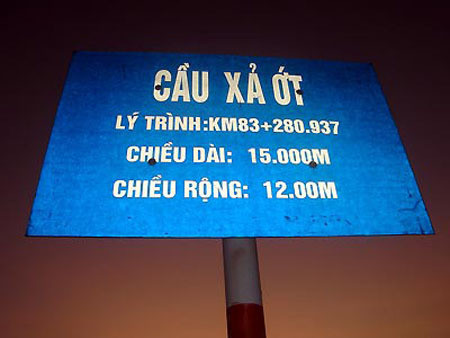 Tên cây cầu này đọc lên đã thấy "cay".