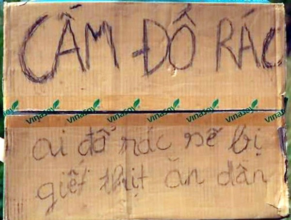 Nội dung "đáng sợ" trên tấm biển cấm đổ rác.