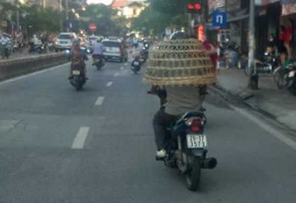 Từ bu gà...
