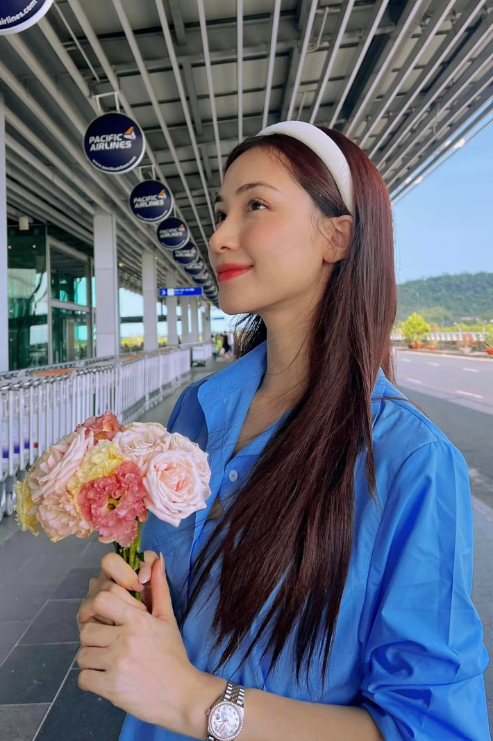 Trưởng thành từ chương trình Học viện ngôi sao 2014, đến nay Hòa Minzy đã có sự nghiệp thăng hoa và chỗ đứng nhất định trong làng giải trí. Hoà Minzy cũng được nhiều người hâm mộ bởi sự chăm chỉ, nỗ lực không mệt mỏi. Ảnh: FBNV