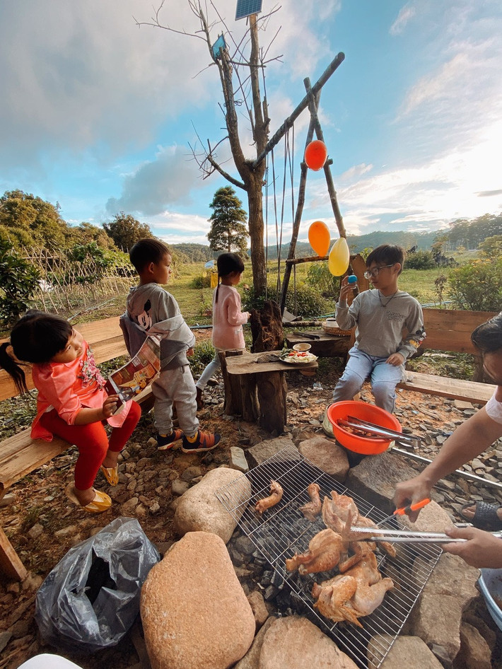 Ngoài ra, Lý Hải - Minh Hà còn tậu một khu đất rộng lớn ở ngoại ô Đà Lạt làm nông trại nghỉ dưỡng cho gia đình. Ảnh: FBNV