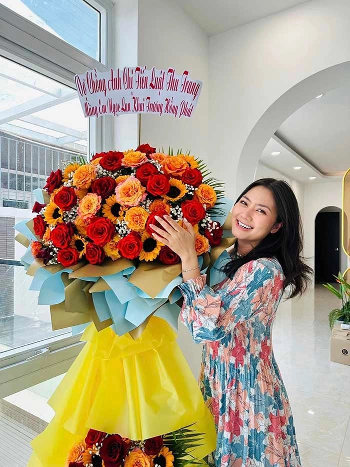 Không chỉ tập trung cho công việc đóng phim, Ngọc Lan còn lấn sân sang mảng kinh doanh. Đầu năm 2023, Ngọc Lan chính thức khai trương cửa hàng tại một khu đô thị sầm uất ở quận 7, TP HCM. Ảnh: FBNV