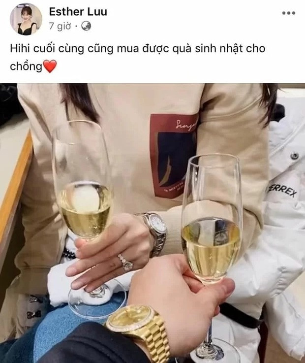 Chiếc Rolex Day Date 40 với vỏ và dây làm bằng vàng 18K là quà tặng sinh nhật mà bà xã Trấn Thành mạnh tay chi để tặng cho anh. Ảnh: FBNV