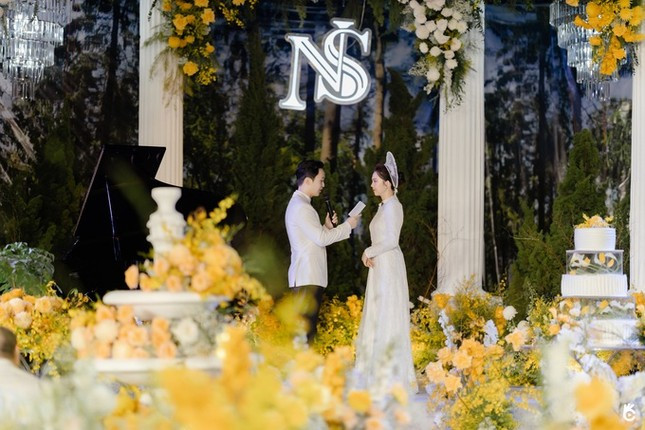 Những ngày qua, đám cưới của richkid quê An Giang - Tuyết Nhi và chú rể Samuel Lam đã gây bão mạng xã hội vì mức độ xa hoa. Ảnh: Tiền phong