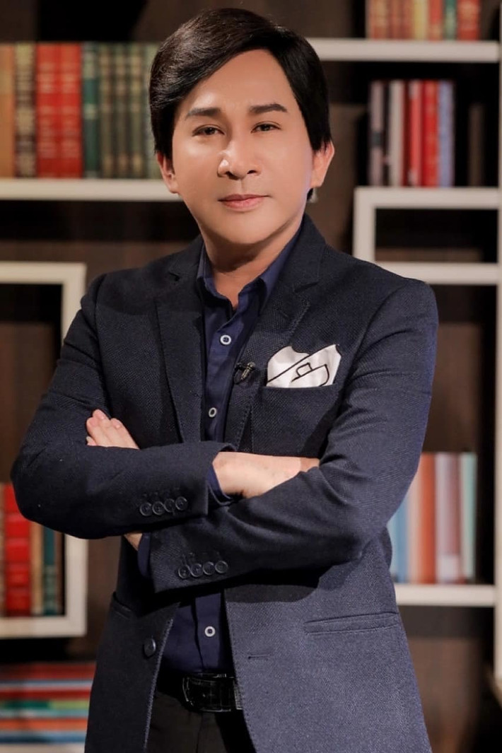 NSƯT Kim Tử Long là nghệ sĩ cải lương nổi tiếng. Thời hoàng kim, nam nghệ sĩ được khán giả hâm mộ cuồng nhiệt. Những năm gần đây, Kim Tử Long hoạt động mạnh mẽ trên các gameshow truyền hình. Ảnh: FB NSƯT Kim Tử Long