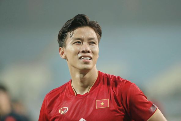 Theo chuyên trang chuyển nhượng Transfermarkt, tại V.League 2023, trung vệ Quế Ngọc Hải vẫn có giá trị chuyển nhượng khoảng 300.000 euro (gần 7,8 tỷ đồng). Ảnh: FBNV