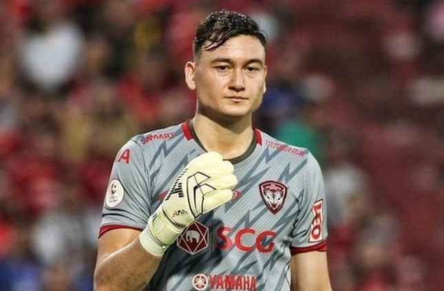 Đặng Văn Lâm gia nhập Muangthong United từ tháng 2/2019 với mức lương 16.667 USD/tháng (gần 390 triệu đồng). Ảnh: Dân trí