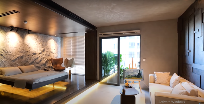 Mặc dù gia chủ là người làm về công nghệ nhưng trong nhà không có quá nhiều thiết bị điện tử, công nghệ.