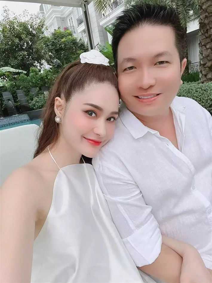 Doanh nhân Nguyễn Quốc Vũ có nhiều thành tựu trong lĩnh vực chăm sóc sức khỏe, sắc đẹp. Ngoài ra, anh cũng là một trong những nhà kinh doanh bất động sản có tiếng nhưng khá kín tiếng tại Sài Gòn. Ảnh; FBNV