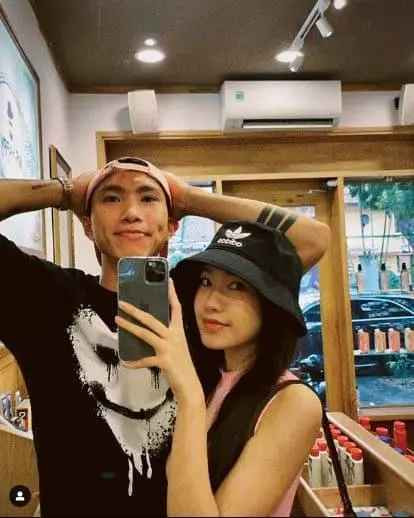 Loạt hình lập tức nhận về hơn 13.000 nghìn lượt cảm xúc, bình luận và chia sẻ. Nổi bật trong số đó là chiếc "còm" của cầu thủ Đoàn Văn Hậu.